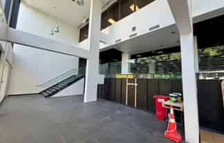 High‑Profile Ground Floor Tenancy on Broadway