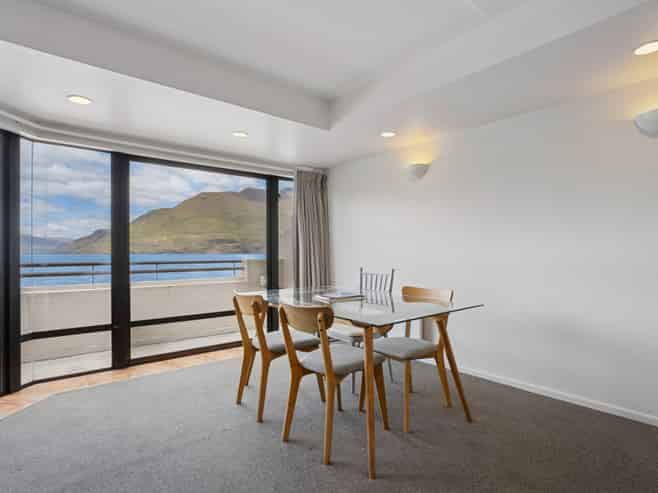 20M/26 Lake Esplanade, Queenstown