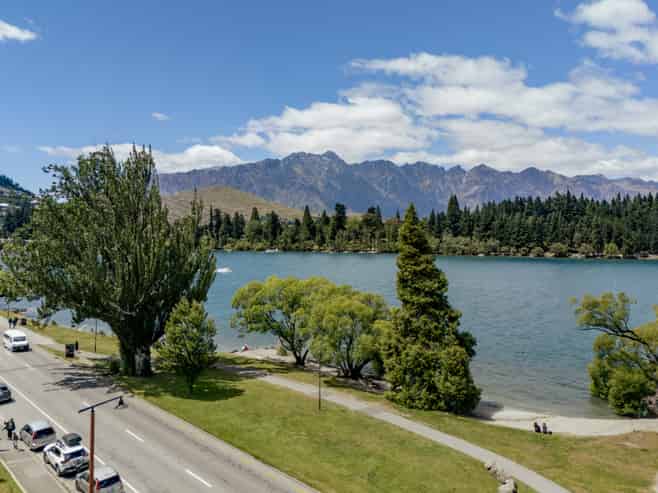20M/26 Lake Esplanade, Queenstown