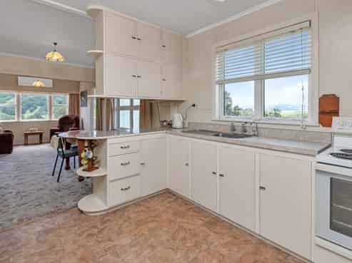 37 Valley View Road, Otaika