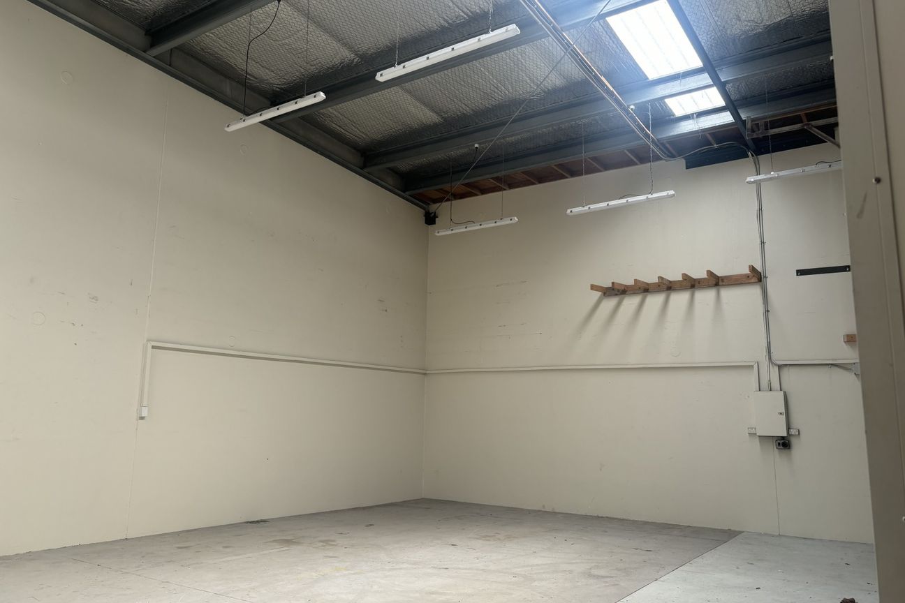 Modernised industrial unit - Vista 6