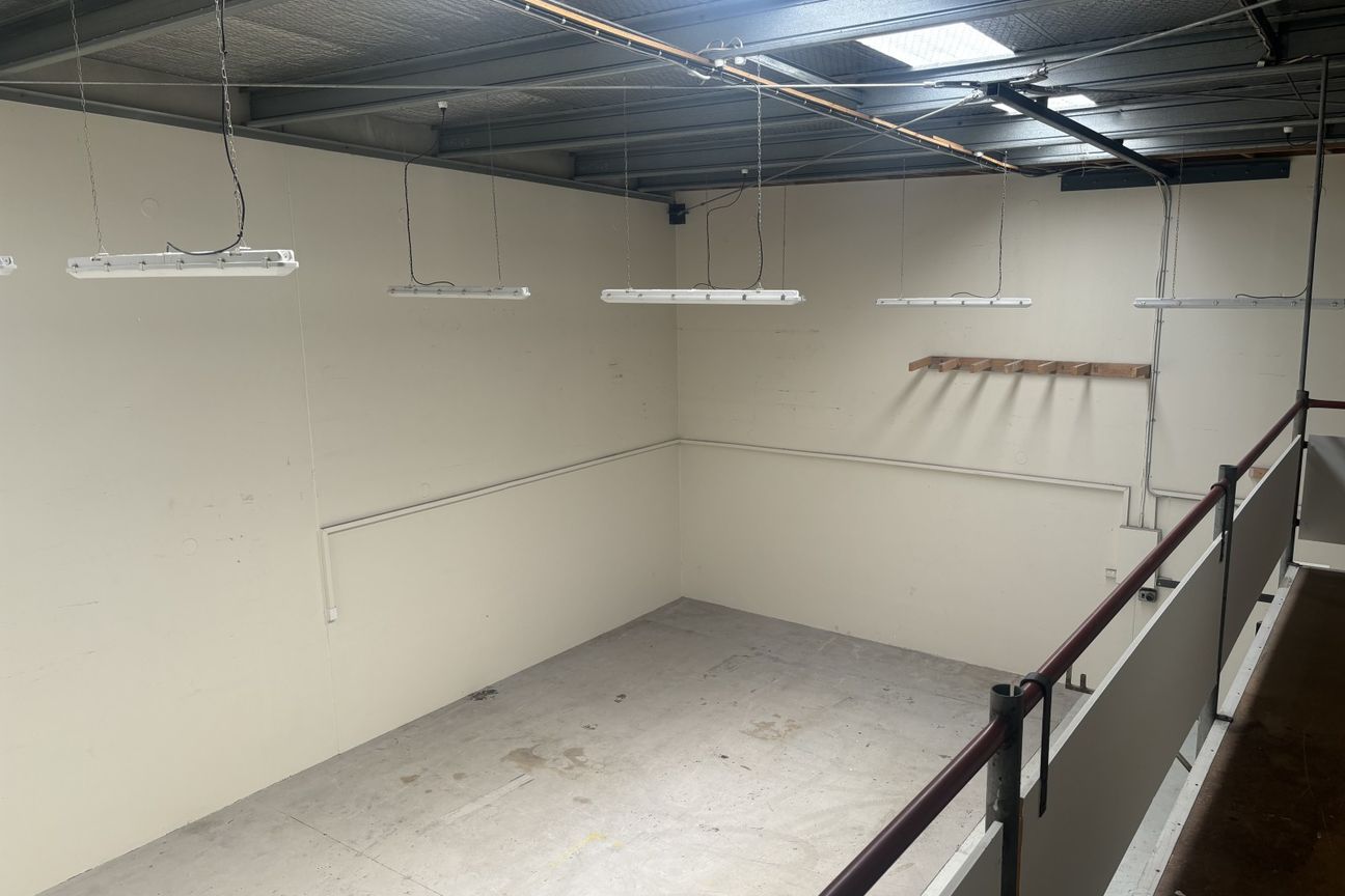 Modernised industrial unit - Vista 5