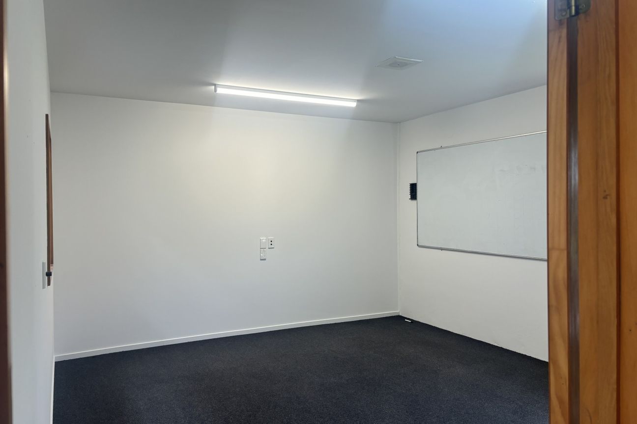 Modernised industrial unit - Vista 3