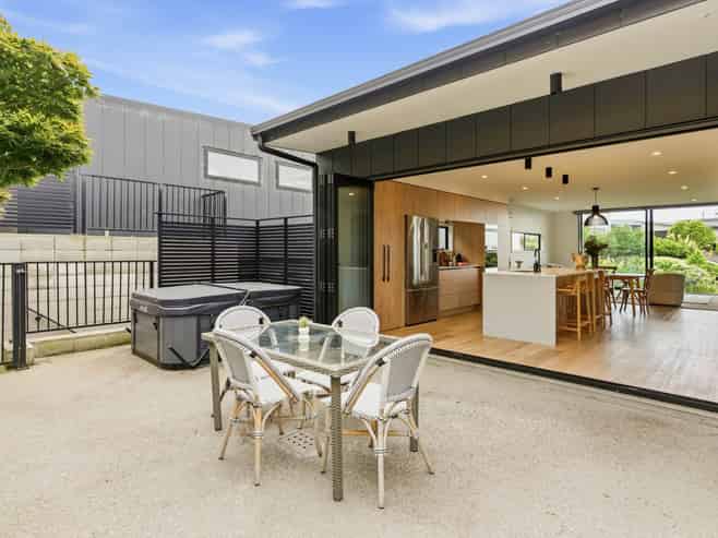 3/2 Clayton Street, Saint Clair