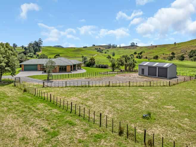 112 Maungakaramea Road, Puwera