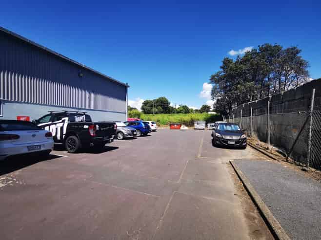 Albany approximately 480sqm industrial/showroom