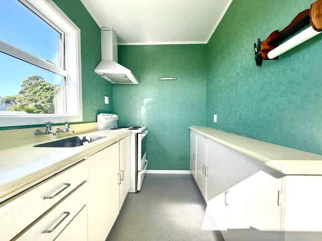 A (top/23 Maple Grove, Kingston