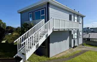 A (top/23 Maple Grove, Kingston