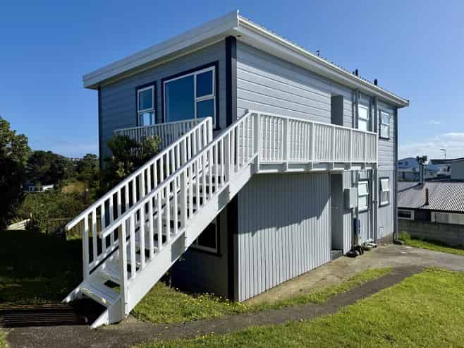 A (top/23 Maple Grove, Kingston