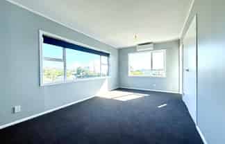 A (top/23 Maple Grove, Kingston