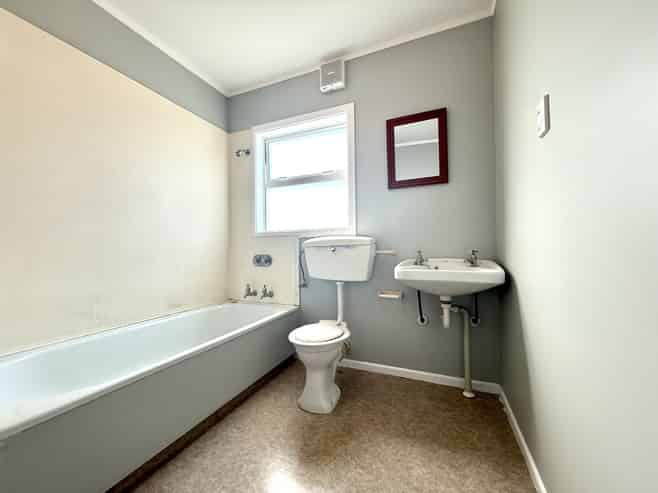 A (top/23 Maple Grove, Kingston