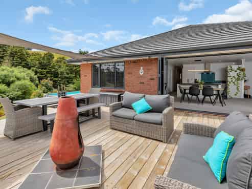 16 Catherin Servant Close, Maunu