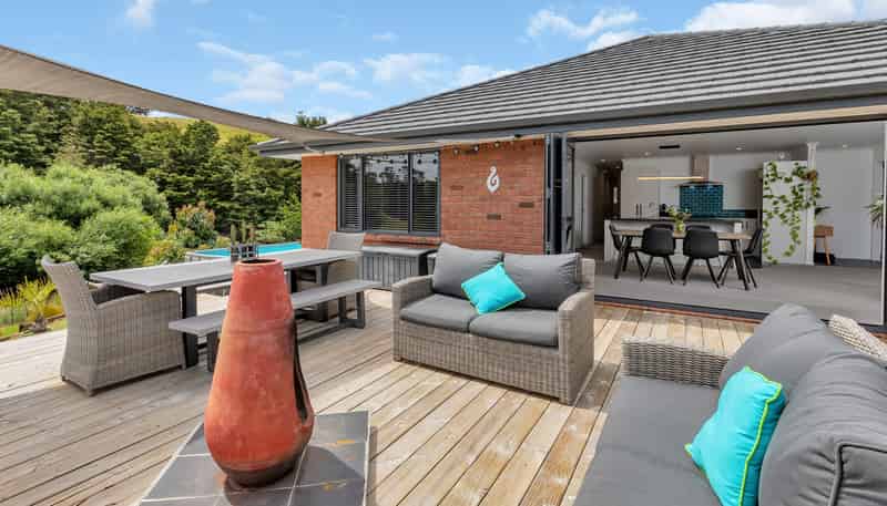 16 Catherin Servant Close, Maunu