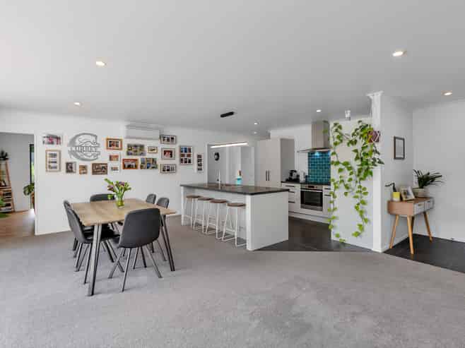 16 Catherin Servant Close, Maunu