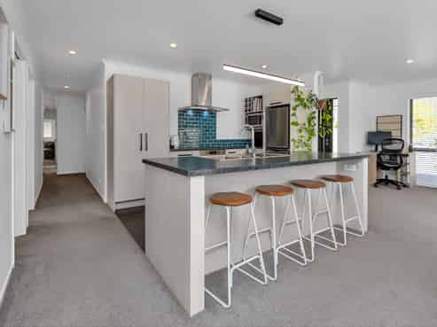 16 Catherin Servant Close, Maunu