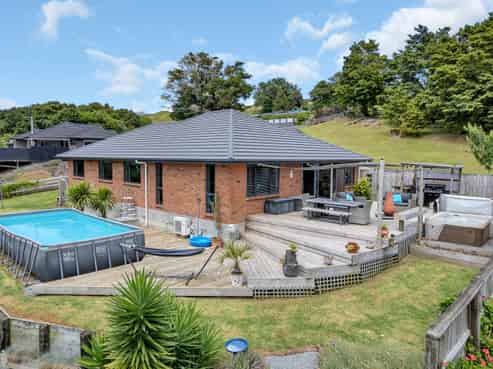 16 Catherin Servant Close, Maunu