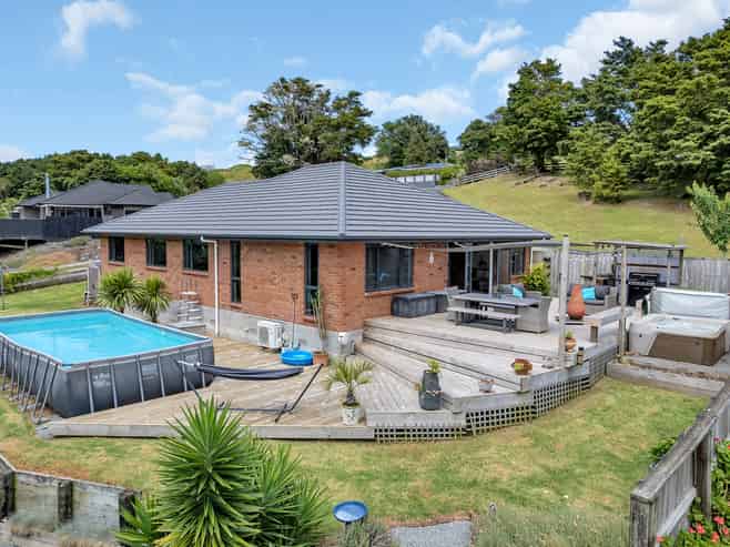 16 Catherin Servant Close, Maunu