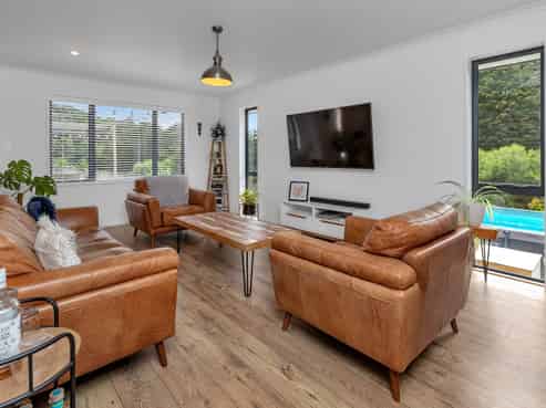 16 Catherin Servant Close, Maunu