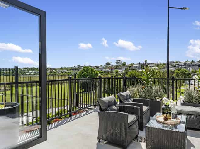 13/10 Ngaroma House Drive, Hobsonville