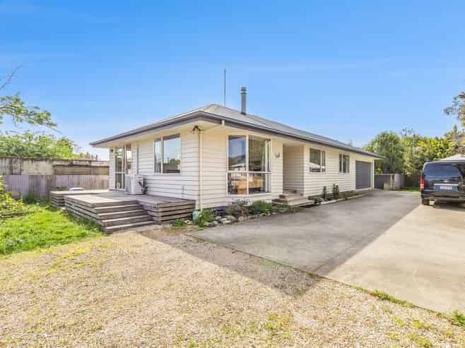 30 Feary Crescent, Takaka