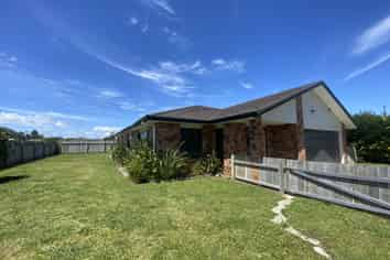 8 County Drive, Hawera