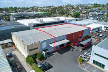GREAT WAIRAU WAREHOUSE WITH 40 CAR PARKS!