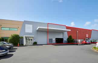 GREAT WAIRAU WAREHOUSE WITH 40 CAR PARKS!