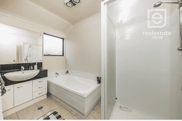 61 De Havilland Drive, Goodwood Heights