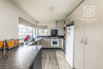 61 De Havilland Drive, Goodwood Heights