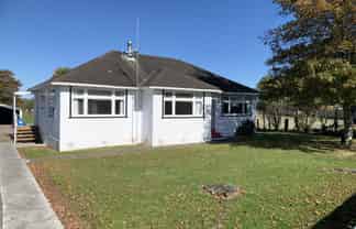 25 Flower Street, Bulls