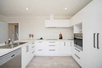 2/233 Nelson Street, Strathern