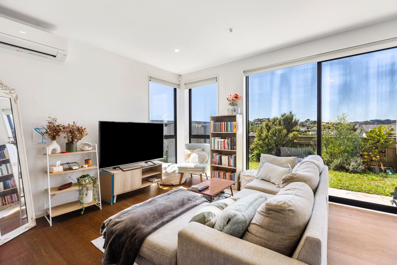 SUN-SOAKED, LOW-MAINTENANCE CORNER TOWNHOUSE - Bild 5