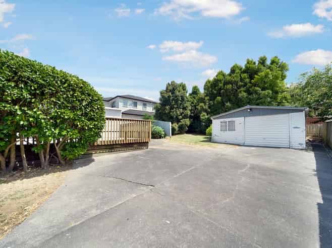 16 Coniston Avenue, Te Atatu South