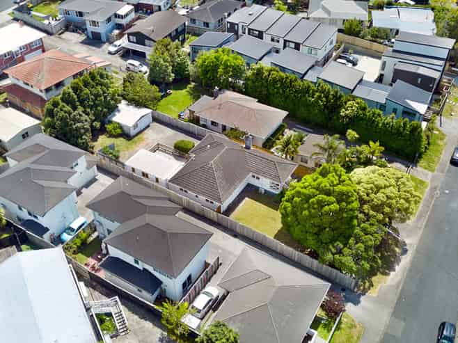 16 Coniston Avenue, Te Atatu South