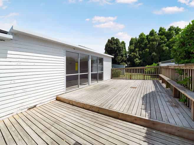 16 Coniston Avenue, Te Atatu South