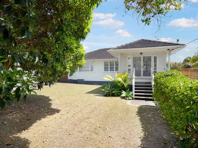 16 Coniston Avenue, Te Atatu South