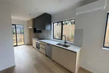 8D Minaret Drive, Bucklands Beach