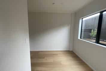 8D Minaret Drive, Bucklands Beach