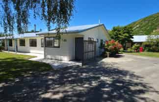 8D Buckley Grove, Paraparaumu