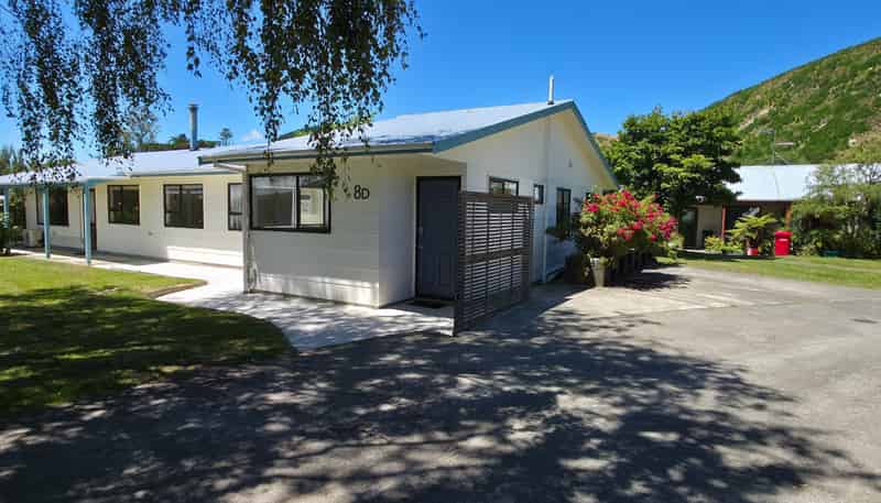 8D Buckley Grove, Paraparaumu