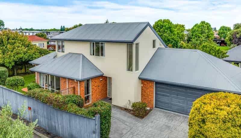 4 Rosefield Lane, NORTHCOTE