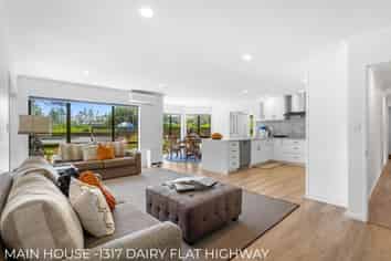 1317 and 1319 Dairy Flat Highway, Dairy Flat