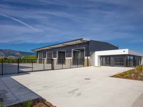 High Spec Industrial + Secure Yard