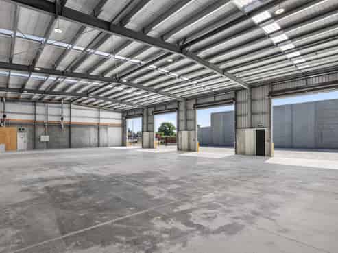 High Spec Industrial + Secure Yard