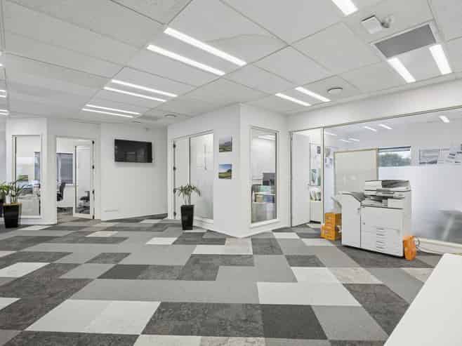 Ticks the Boxes! Attractive Commercial Investment!