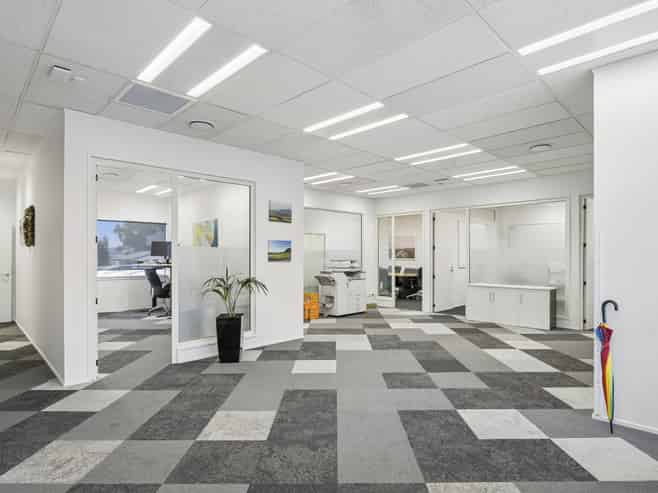 Ticks the Boxes! Attractive Commercial Investment!