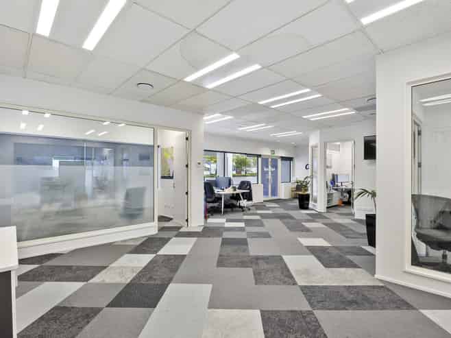 Ticks the Boxes! Attractive Commercial Investment!