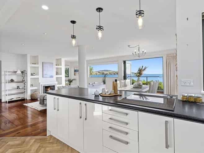 30 Moana Road, Plimmerton