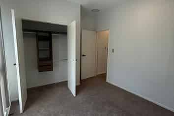 32 Lime Hill Rise, Flat Bush