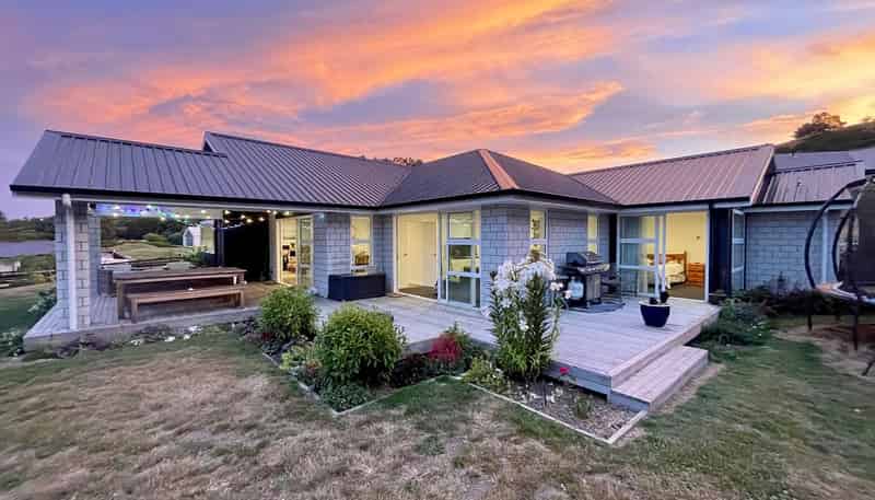 12 Lochinvar Lane, Acacia Bay